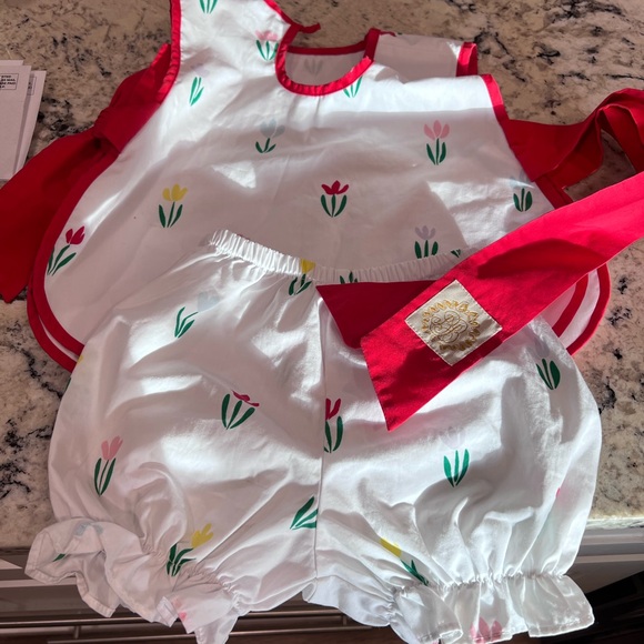 The Beaufort Bonnet Company Talbott Tie Side featuring Tavailah Tulip pattern 2T